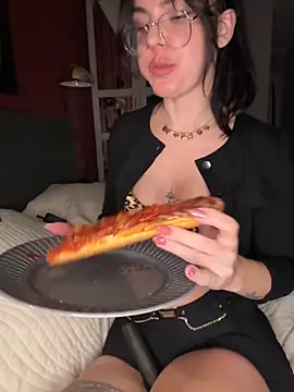 RubyLunaa online show from 11/16/25, 03:28