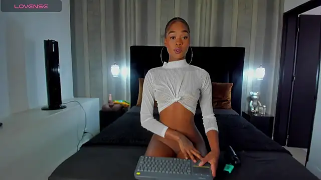 LiaJohnnson online show from 02/21/25, 09:32