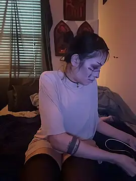 Gothbabbi online show from 10/22/25, 09:13