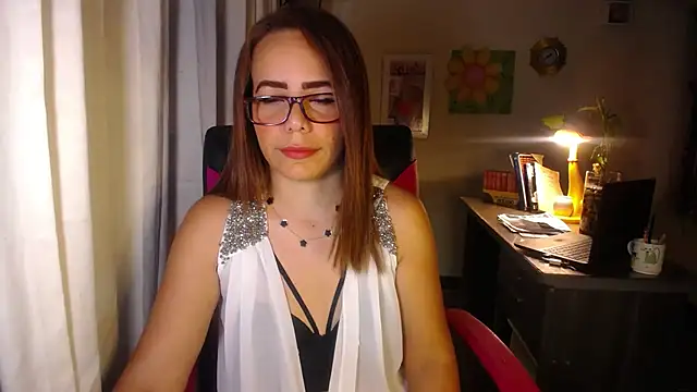 Snapshot of danielle_rose_1 chatting on 07/18/26, 04:48 danielle rose 1 online show from 07/18/26, 04:48