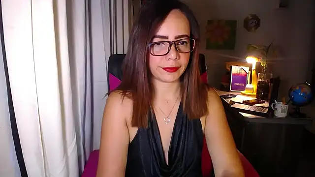 Snapshot of danielle_rose_1 chatting on 05/03/26, 02:53 danielle rose 1 online show from 05/03/26, 02:53