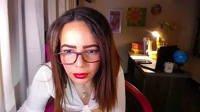Snapshot of danielle_rose_1 chatting on 05/25/26, 02:05 danielle rose 1 online show from 05/25/26, 02:05