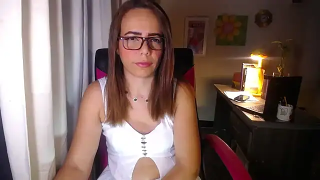 Snapshot of danielle_rose_1 chatting on 07/15/26, 10:06 danielle rose 1 online show from 07/15/26, 10:06