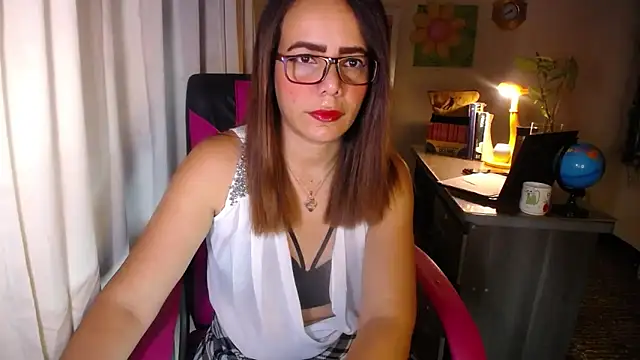 Snapshot of danielle_rose_1 chatting on 06/02/26, 02:17 danielle rose 1 online show from 06/02/26, 02:17