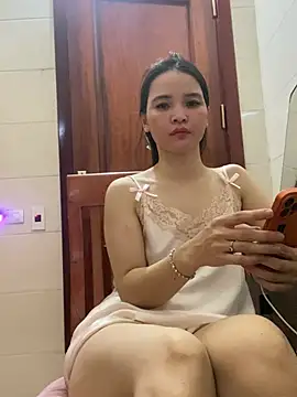 Snapshot of LiLi-Kirix99 chatting on 05/25/26, 10:36 LiLi-Kirix99 online show from 05/25/26, 10:36