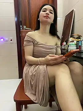 Snapshot of LiLi-Kirix99 chatting on 05/18/26, 07:24 LiLi-Kirix99 online show from 05/18/26, 07:24