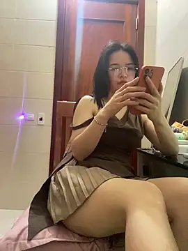 Snapshot of LiLi-Kirix99 chatting on 05/27/26, 07:10 LiLi-Kirix99 online show from 05/27/26, 07:10
