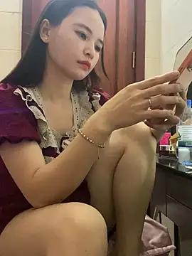 Snapshot of LiLi-Kirix99 chatting on 05/31/26, 01:28 LiLi-Kirix99 online show from 05/31/26, 01:28