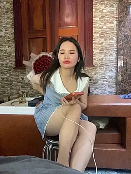 Snapshot of LiLi-Kirix99 chatting on 06/04/26, 04:17 LiLi-Kirix99 online show from 06/04/26, 04:17