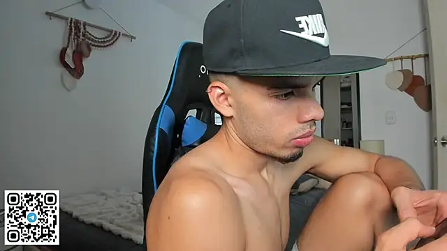 Snapshot of mateoleonee chatting on 01/06/26, 04:33 mateoleonee online show from 01/06/26, 04:33