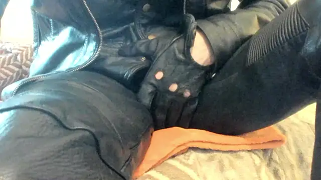 leatherz69 online show from 04/03/26, 02:12