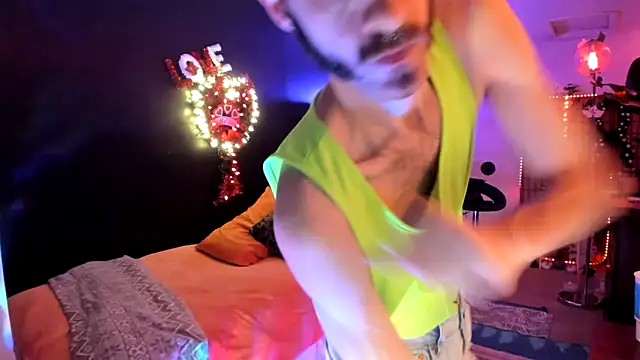 Snapshot of leatherz69 chatting on 03/08/25, 05:59 leatherz69 online show from 03/08/25, 05:59