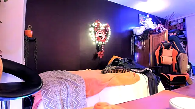 Snapshot of leatherz69 chatting on 02/07/25, 11:13 leatherz69 online show from 02/07/25, 11:13