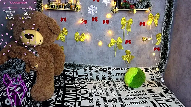 Hellen Moore online show from 12/19/25, 12:25