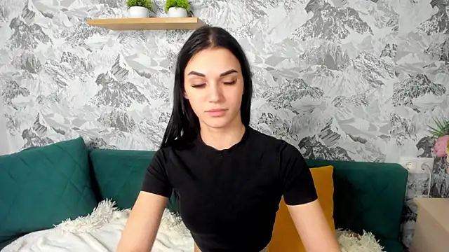 Snapshot of Hellen_Moore chatting on 03/06/25, 12:43 Hellen Moore online show from 03/06/25, 12:43