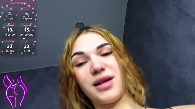 Hellen Moore online show from 12/17/25, 12:37