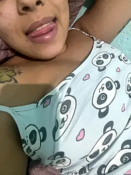 Snapshot of Indiazinha777 chatting on 11/04/25, 10:35 Indiazinha777 online show from 11/04/25, 10:35