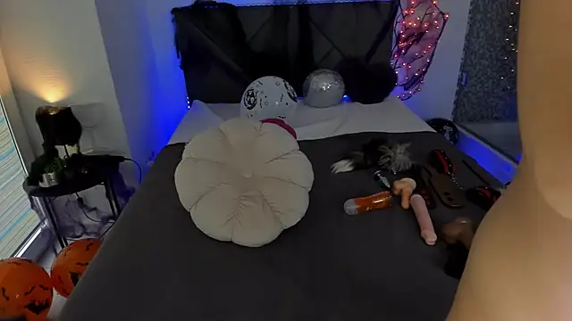 CassieEvans online show from 10/27/25, 06:36