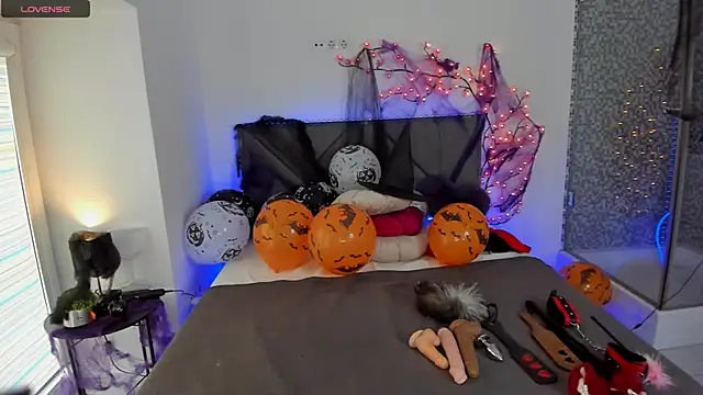 CassieEvans online show from 10/28/25, 06:34