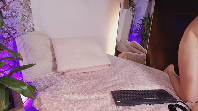 Snapshot of AmberMoss_ chatting on 04/05/26, 03:51 AmberMoss online show from 04/05/26, 03:51