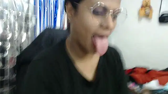 Snapshot of SweetAlmaa chatting on 09/23/25, 10:00 SweetAlmaa online show from 09/23/25, 10:00