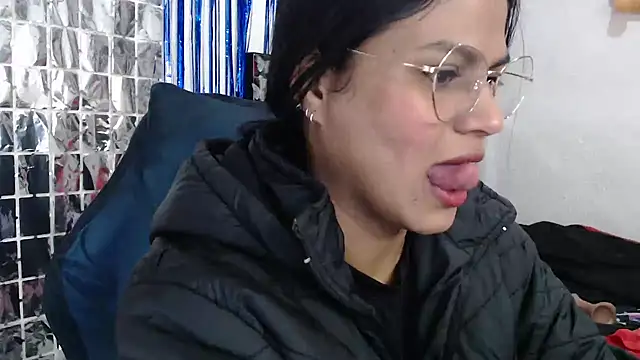 Snapshot of SweetAlmaa chatting on 09/25/25, 09:37 SweetAlmaa online show from 09/25/25, 09:37