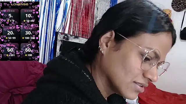 Snapshot of SweetAlmaa chatting on 10/27/25, 10:27 SweetAlmaa online show from 10/27/25, 10:27