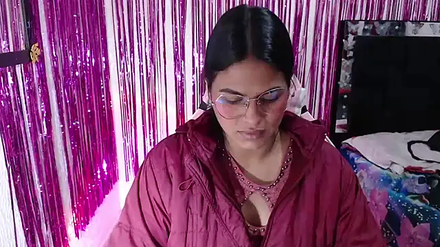 SweetAlmaa online show from 04/27/26, 10:24
