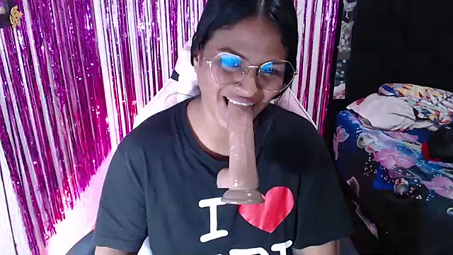 SweetAlmaa online show from 04/15/26, 07:58