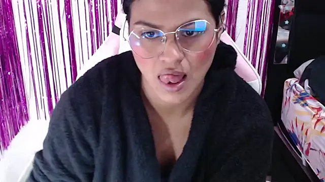 SweetAlmaa online show from 05/13/26, 10:00
