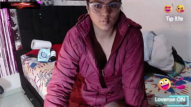 SweetAlmaa online show from 07/14/26, 09:47