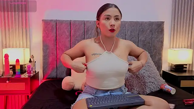 Ema Stone65 online show from 10/27/25, 08:21