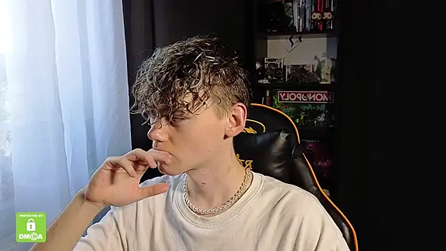 Keytaro online show from 12/15/25, 11:16