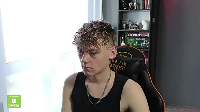 Keytaro online show from 10/30/25, 10:35