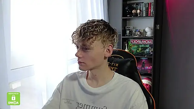 Keytaro online show from 10/27/25, 08:59