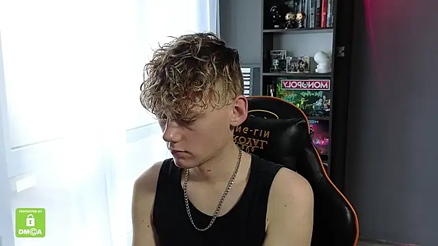 Keytaro online show from 10/31/25, 10:45