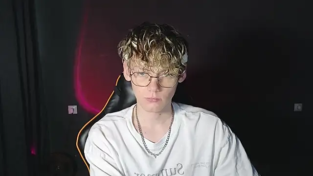 Keytaro online show from 04/19/26, 02:29