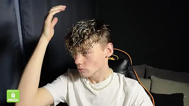 Keytaro online show from 12/22/25, 01:55