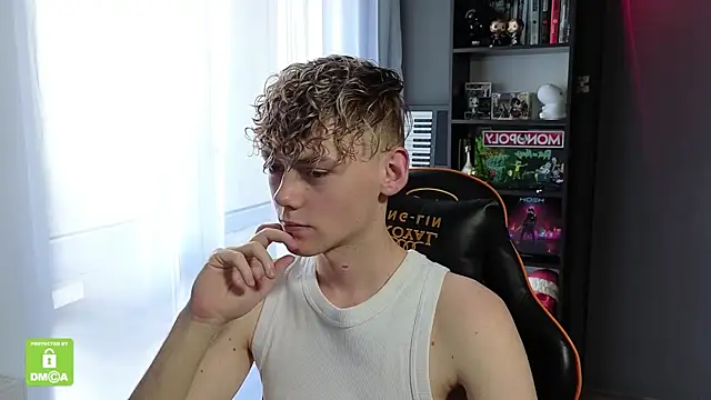 Keytaro online show from 10/28/25, 10:14