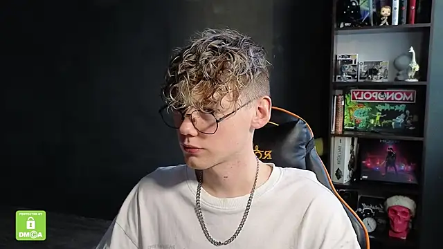 Keytaro online show from 11/20/25, 01:12