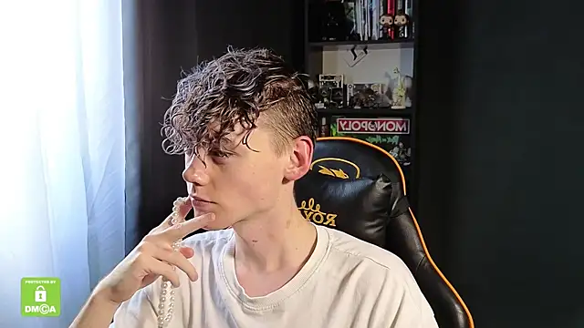 Keytaro online show from 12/14/25, 10:43