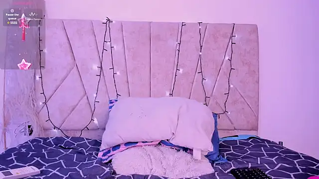 Snapshot of Kaela18 chatting on 12/18/24, 04:28 Kaela18 online show from 12/18/24, 04:28