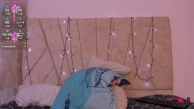 Snapshot of Kaela18 chatting on 12/28/24, 04:30 Kaela18 online show from 12/28/24, 04:30