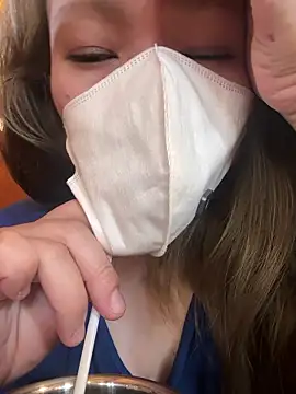 Snapshot of annna_annna_2024 chatting on 10/27/25, 01:39 annna annna 2024 online show from 10/27/25, 01:39