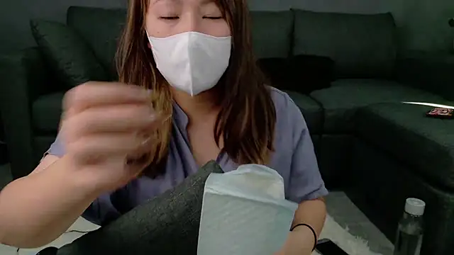 Snapshot of annna_annna_2024 chatting on 11/17/25, 01:42 annna annna 2024 online show from 11/17/25, 01:42