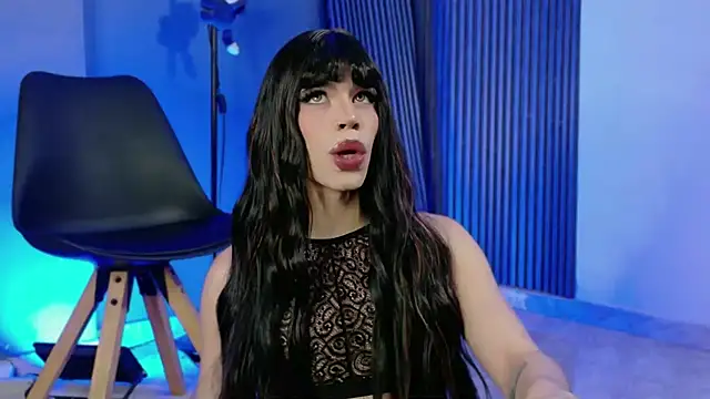 Snapshot of LucyGiraldo chatting on 09/25/25, 02:17 LucyGiraldo online show from 09/25/25, 02:17