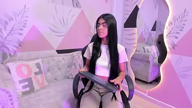 Isa little4u online show from 03/12/25, 10:37