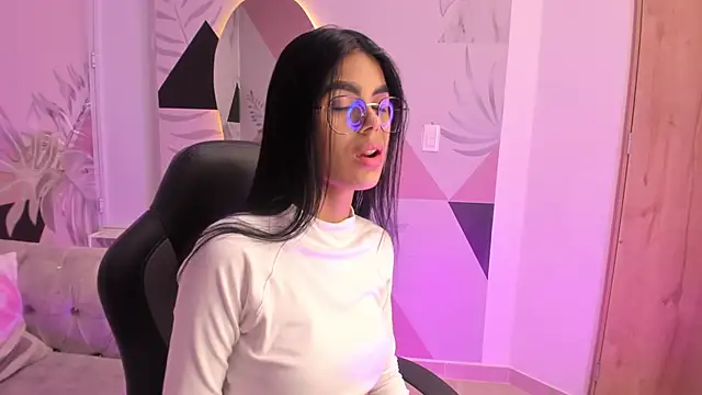 Isa little4u online show from 03/07/25, 10:46