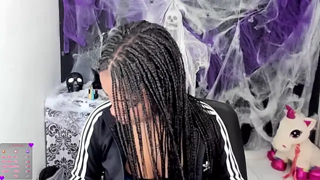 Marce 22 online show from 10/21/25, 04:17