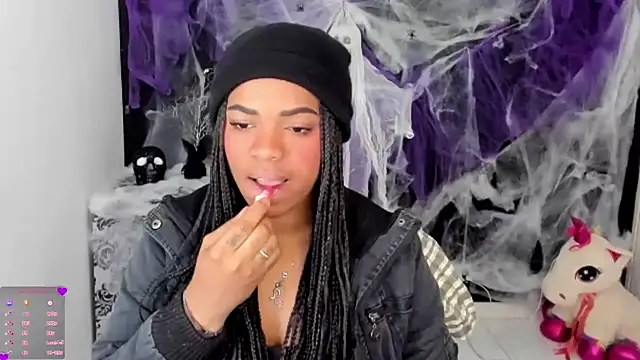 Marce 22 online show from 10/15/25, 04:37